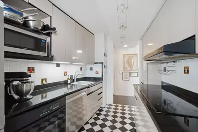 300 N State Street #5306, Chicago, IL 60654 - Photo 8
