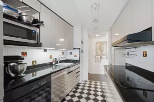 300 N State St, Chicago, IL 60654 - Photo 8