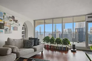 300 N State St, Chicago, IL 60654 - Photo 4
