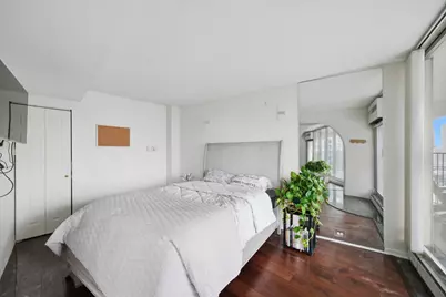 300 N State Street #5306, Chicago, IL 60654 - Photo 18