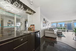 300 N State St, Chicago, IL 60654 - Photo 12