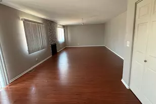 2337 Queensbridge Dr, Lynwood, IL 60411 - Photo 4
