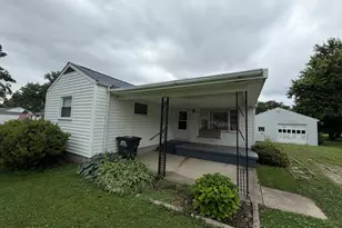409 Wortby St, Odin, IL 62870 - Photo 2