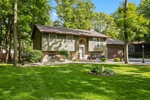 5880 Muriel Ln, Saint Anne, IL 60964 - Photo 2