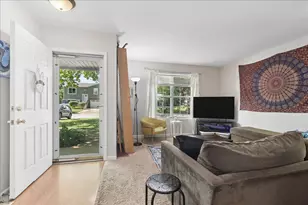 1078 Towner Dr, Bolingbrook, IL 60440 - Photo 6