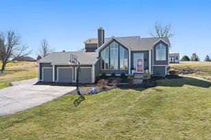 45W169 Hillview Ln, Hampshire, IL 60140 - Photo 1