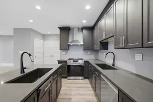 308 W Evergreen Ave, Chicago, IL 60610 - Photo 8