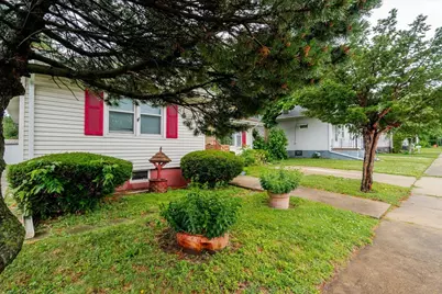 1409 1/2 Mulberry Street, Bloomington, IL 61701 - Photo 2