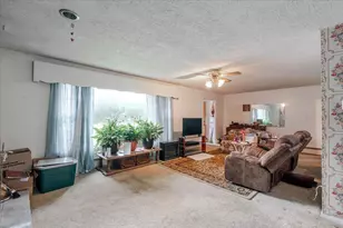 1409 1/2 Mulberry St, Bloomington, IL 61701 - Photo 4