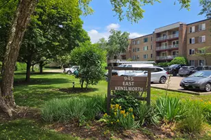 945 E Kenilworth Ave E, Palatine, IL 60074 - Photo 2