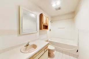 619 Parkside Cir, Streamwood, IL 60107 - Photo 18