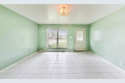 619 Parkside Circle, Streamwood, IL 60107 - Photo 6
