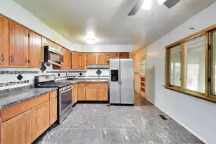 619 Parkside Cir, Streamwood, IL 60107 - Photo 8