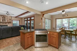 3010 Thornwood Ln, Bloomington, IL 61704 - Photo 12