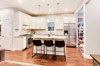 2245 W Melrose Street, Chicago, IL 60618 - Photo 8
