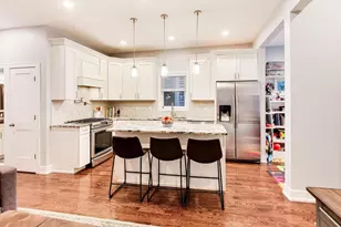 2245 W Melrose St, Chicago, IL 60618 - Photo 8