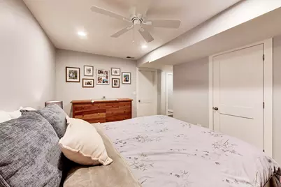 2245 W Melrose Street, Chicago, IL 60618 - Photo 20