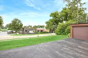 4944 Douglas Rd, Downers Grove, IL 60515 - Photo 16