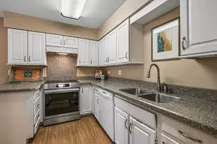 207 Rivershire Ln, Lincolnshire, IL 60069 - Photo 10