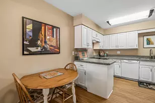 207 Rivershire Ln, Lincolnshire, IL 60069 - Photo 8