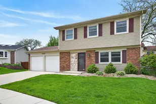 4340 Rock Cove Dr, Hoffman Estates, IL 60192 - Photo 1