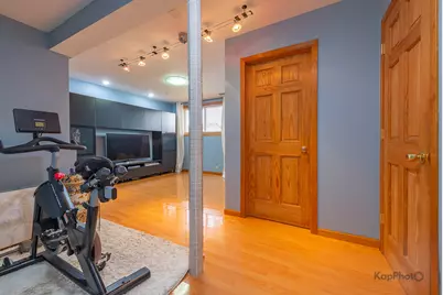 8142 W Lyons Street, Niles, IL 60714 - Photo 14