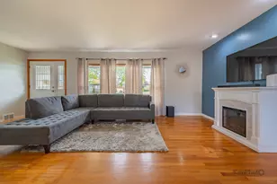 8142 W Lyons St, Niles, IL 60714 - Photo 4