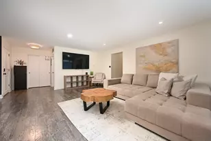 1518 Harbour Ct, Schaumburg, IL 60193 - Photo 10