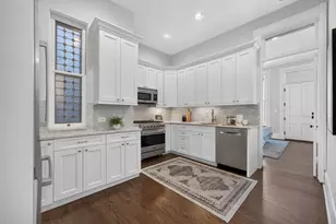 820 W Webster Ave, Chicago, IL 60614 - Photo 12