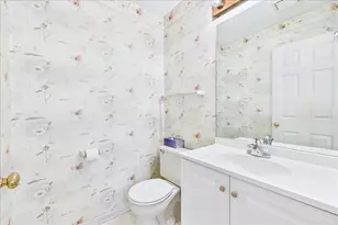 855 W Saratoga Cir, Island Lake, IL 60042 - Photo 8