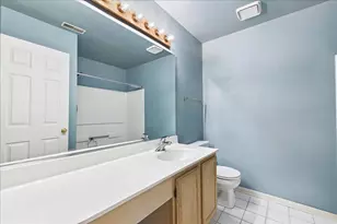855 W Saratoga Cir, Island Lake, IL 60042 - Photo 14