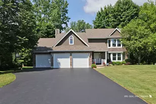 39522 N Harmony Ct, Wadsworth, IL 60083 - Photo 2