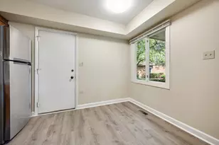 1525 Columbia Ct, Elk Grove Village, IL 60007 - Photo 6
