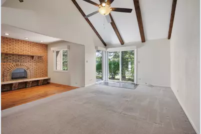 1525 Columbia Court, Elk Grove Village, IL 60007 - Photo 2