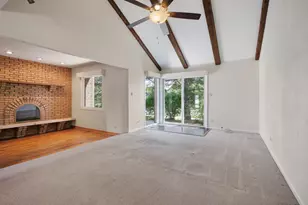 1525 Columbia Ct, Elk Grove Village, IL 60007 - Photo 2