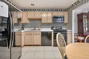 75 Larch Ct, Schaumburg, IL 60193 - Photo 12