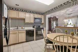 75 Larch Ct, Schaumburg, IL 60193 - Photo 10