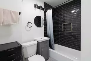 1322 W Ohio St, Chicago, IL 60642 - Photo 10