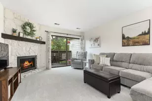 823 E Coach Rd, Palatine, IL 60074 - Photo 4