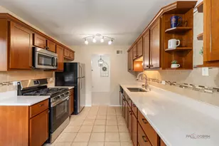 823 E Coach Rd, Palatine, IL 60074 - Photo 12
