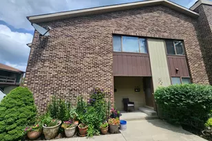 1 Stony Creek Dr, Palos Hills, IL 60465 - Photo 2