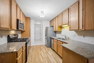 1568 N St Marks Pl, Palatine, IL 60067 - Photo 4