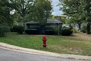 355 Hiawatha Dr, Lake in the Hills, IL 60156 - Photo 12