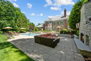 1150 W Keswick Ln W, Lake Forest, IL 60045 - Photo 8