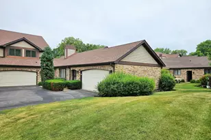 1932 Golf View Dr, Bartlett, IL 60103 - Photo 4