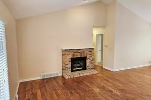 1932 Golf View Dr, Bartlett, IL 60103 - Photo 6
