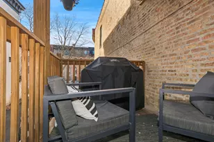 2427 N Seminary Ave, Chicago, IL 60614 - Photo 14
