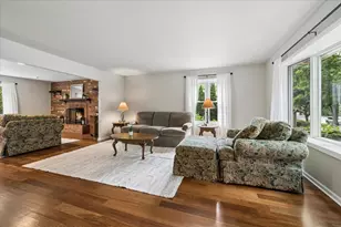 1040 N Charles St, Naperville, IL 60563 - Photo 4