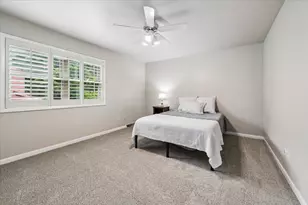 1040 N Charles St, Naperville, IL 60563 - Photo 22