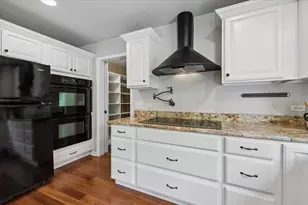1040 N Charles St, Naperville, IL 60563 - Photo 12